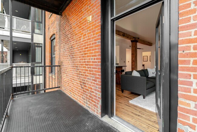 Building Photo - 225 N 4th St