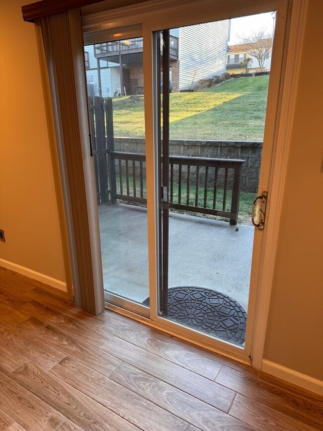 Building Photo - 3 Bedroom || 2.5 Bathroom - Townhome