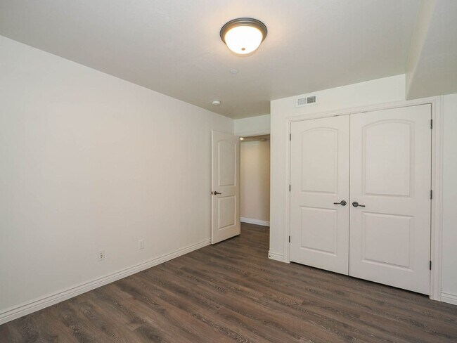 Building Photo - GROUND LEVEL CONDO UNIT