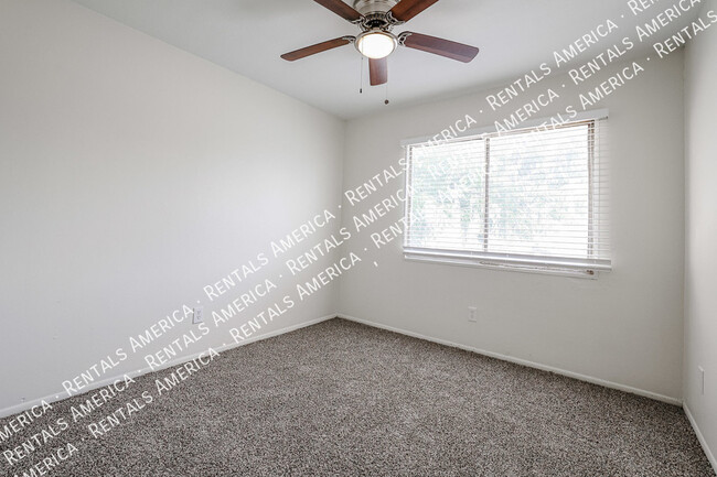 Building Photo - 5206 N 42nd Dr