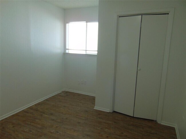 Building Photo - 604 Mistywood Cir