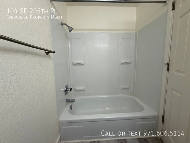 Building Photo - 104 SE 205th Pl