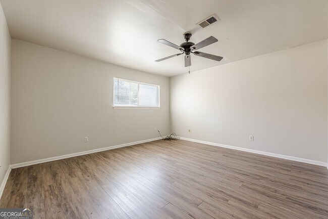 Building Photo - 2016 Oak Park Ln