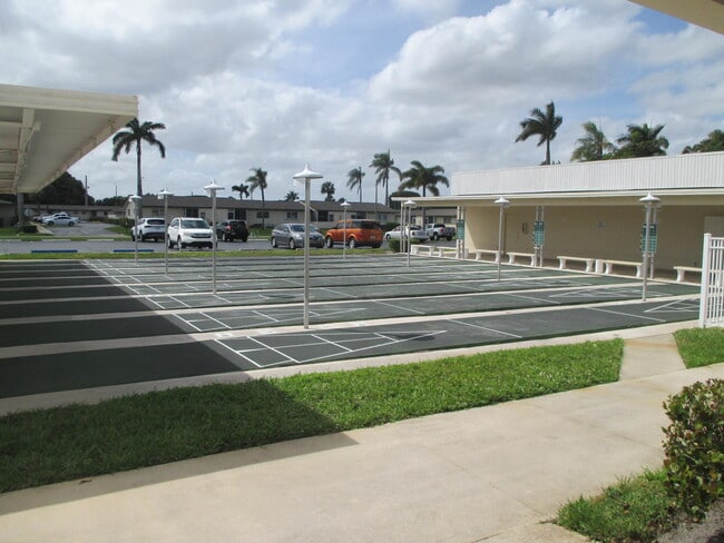 Building Photo - 2951 Ashley Dr W