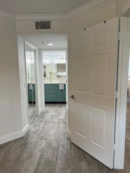 Building Photo - 275 Palm Ave