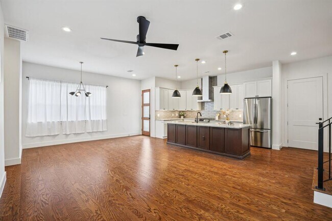 Building Photo - 6902 Northeast Dr