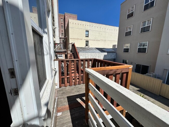 Building Photo - 523 Natoma St