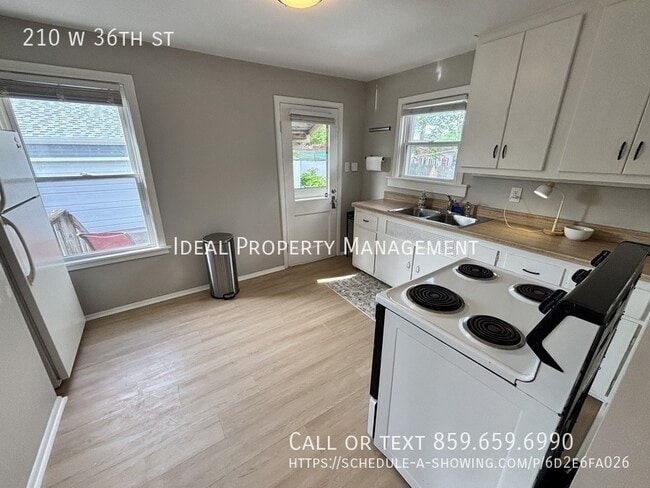 Building Photo - 210 W 36th St