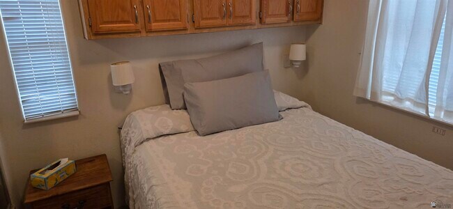 Building Photo - 5707 E 32nd St