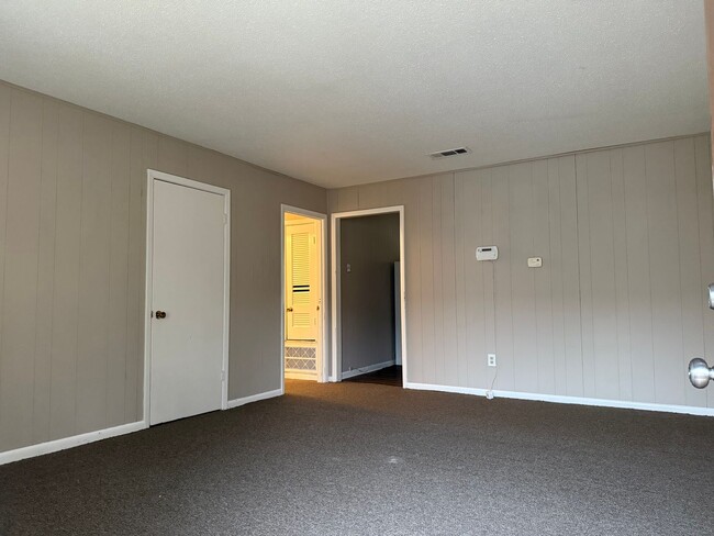 Building Photo - 4600 Schaer St