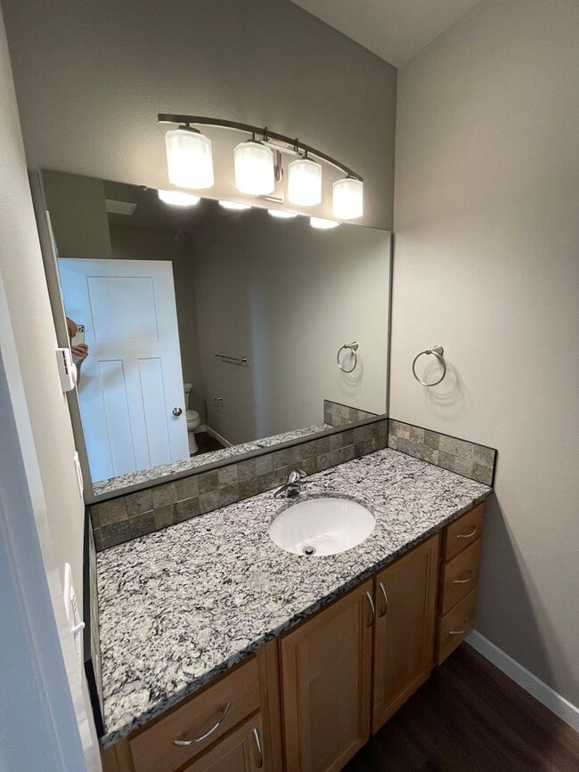 Building Photo - NEW 4 Bedroom / 4.5 Bath Duplex. A/C in every bedroom