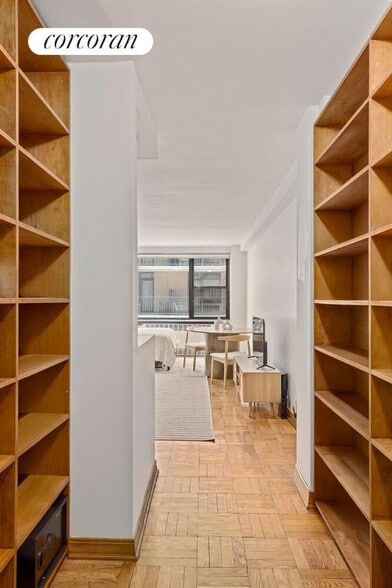 Building Photo - 209 E 56th St