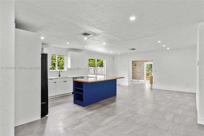 Building Photo - 3855 SW 1st St