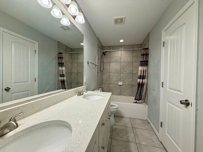 Building Photo - Newer-build Norfolk Home on Corner Lot