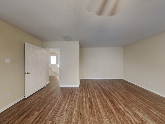 Building Photo - 1913 Plum Falls Ln