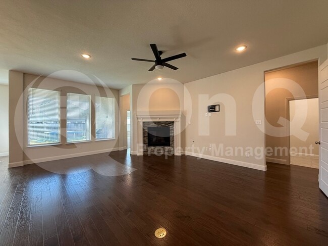 Building Photo - 3906 Greenbrier Dr
