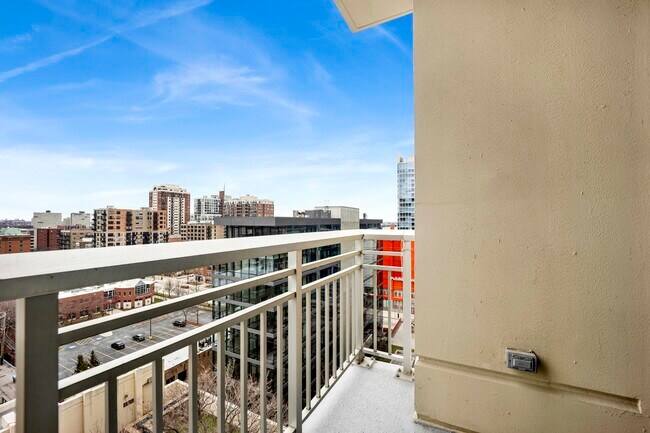 Building Photo - 1400 S Michigan Ave