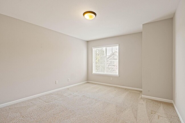 Building Photo - Spacious 4-bdrm/3-bath in North Bethany—Ga...