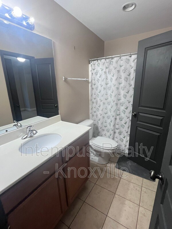 Building Photo - 1420 Hazelgreen Way