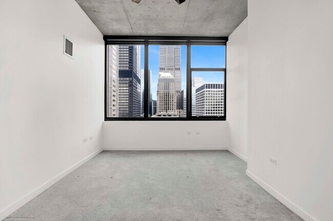 Building Photo - 235 W Van Buren St