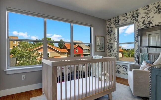 Building Photo - Bright & Spacious Townhome for Rent in a Charming, Tree-Lined Neighborhood