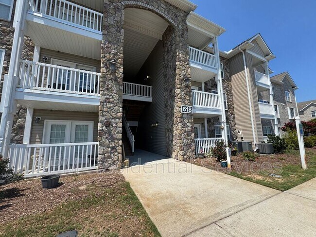 Building Photo - 618 Condo Club Dr