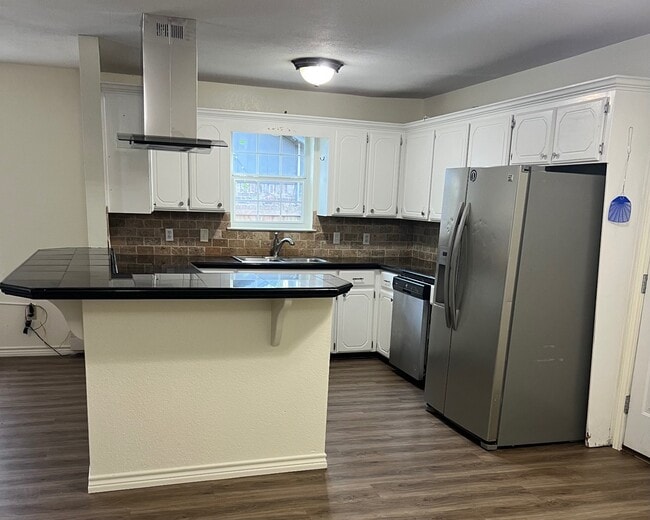 Building Photo - 1102 Dierks St