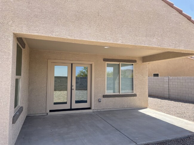 Building Photo - "Charming 3-Bed, 2-Bath Home in Casa Grand...