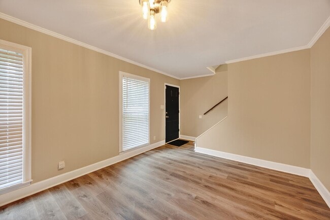 Building Photo - Two bedroom townhome in prime location!