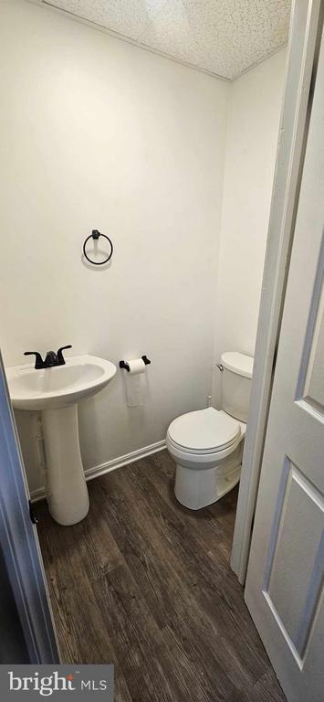 Building Photo - 1028 Bridle Ct