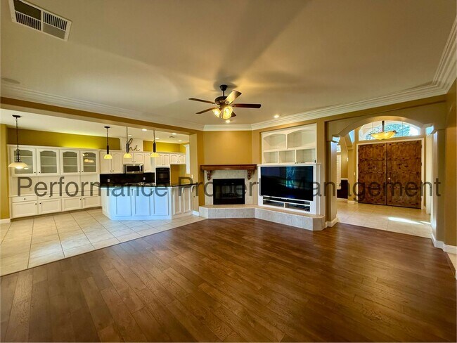 Building Photo - 12520 Crown Crest Dr