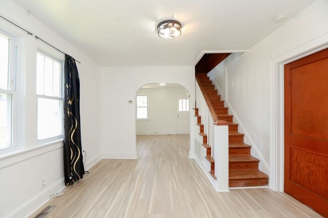 Building Photo - 768 Mayfield Ave