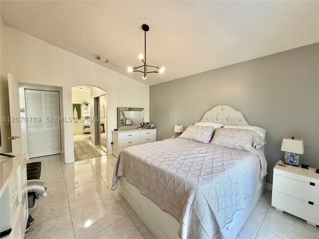 Building Photo - 415 NW 165th Ave