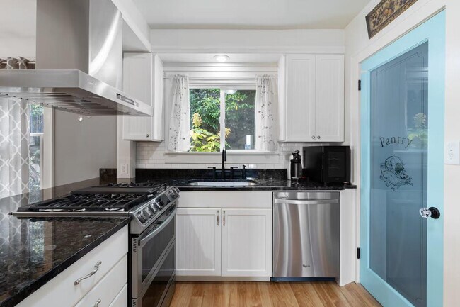 Building Photo - 1514 Bigelow Ave N