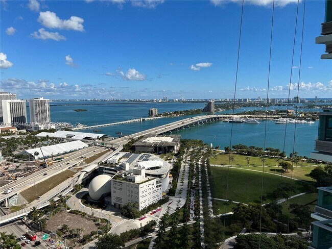Building Photo - 900 Biscayne Blvd