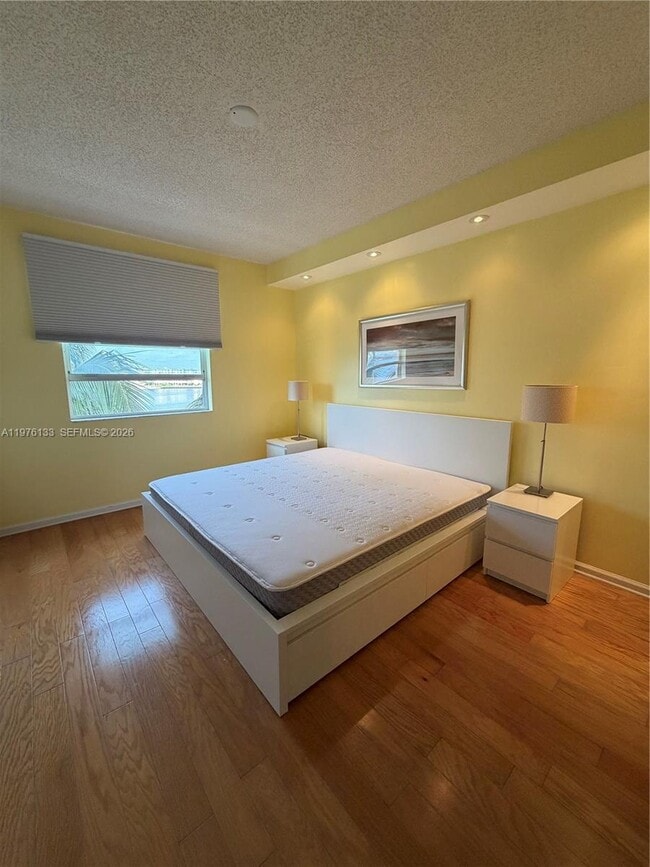 Building Photo - 17100 N Bay Rd