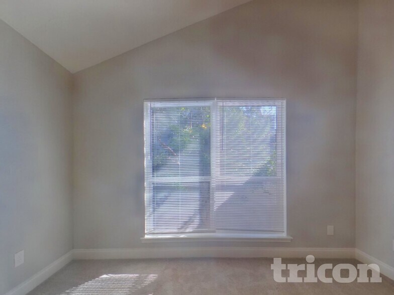 Building Photo - 616 Via Miramonte