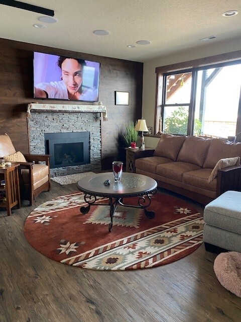 Building Photo - 2959 E Hayden Lake Rd