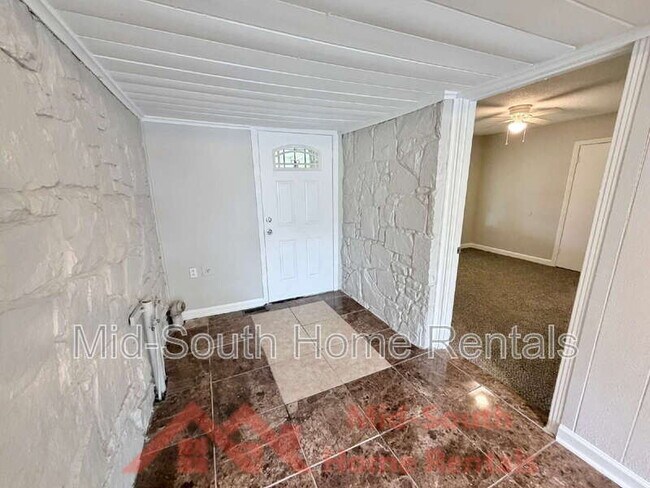 Building Photo - 1603 Delano Ave