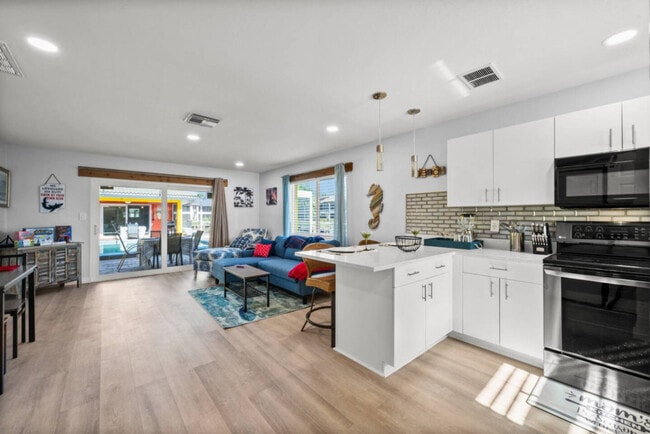 Primary Photo - 1019 SE 40th St