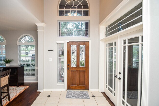 Building Photo - 2114 Thistlerock Ln