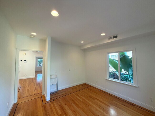 Building Photo - TOTAL REMODEL LARGE 1750sf 3BR+ Bonus/3BA North Oakland Home AVAILABLE NOW