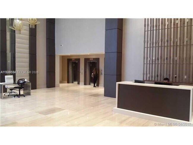 Building Photo - 1010 SW 2nd Ave