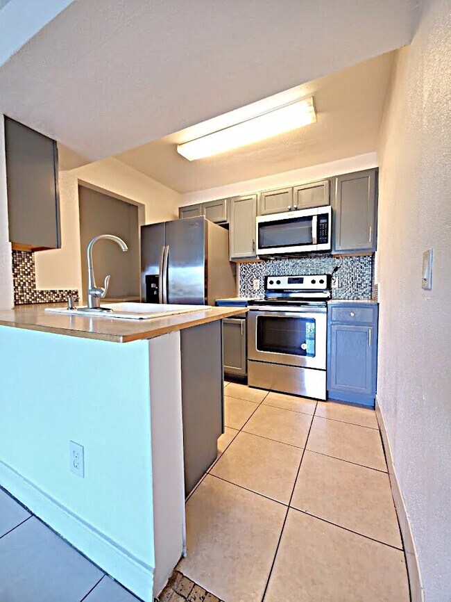 Building Photo - Beautiful 1 Bedroom + Den at Village Creek