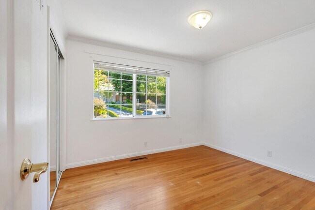 Building Photo - 17 Muth Dr