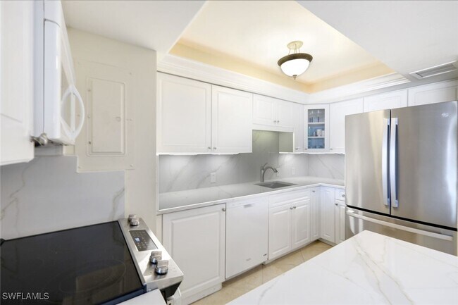 Building Photo - 3443 Gulf Shore Blvd N