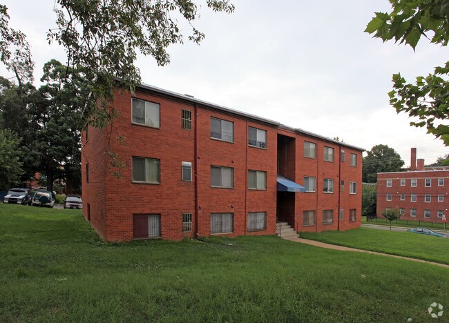 Primary Photo - 2650 Q St SE