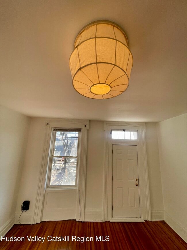 Building Photo - 707 Warren St