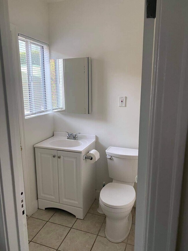 Building Photo - 4525 Avocado St