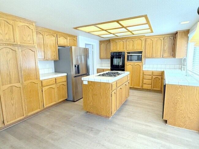 Building Photo - 20 Stratford Ct